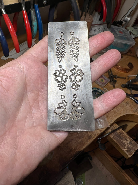 Floral enamel earrings plate