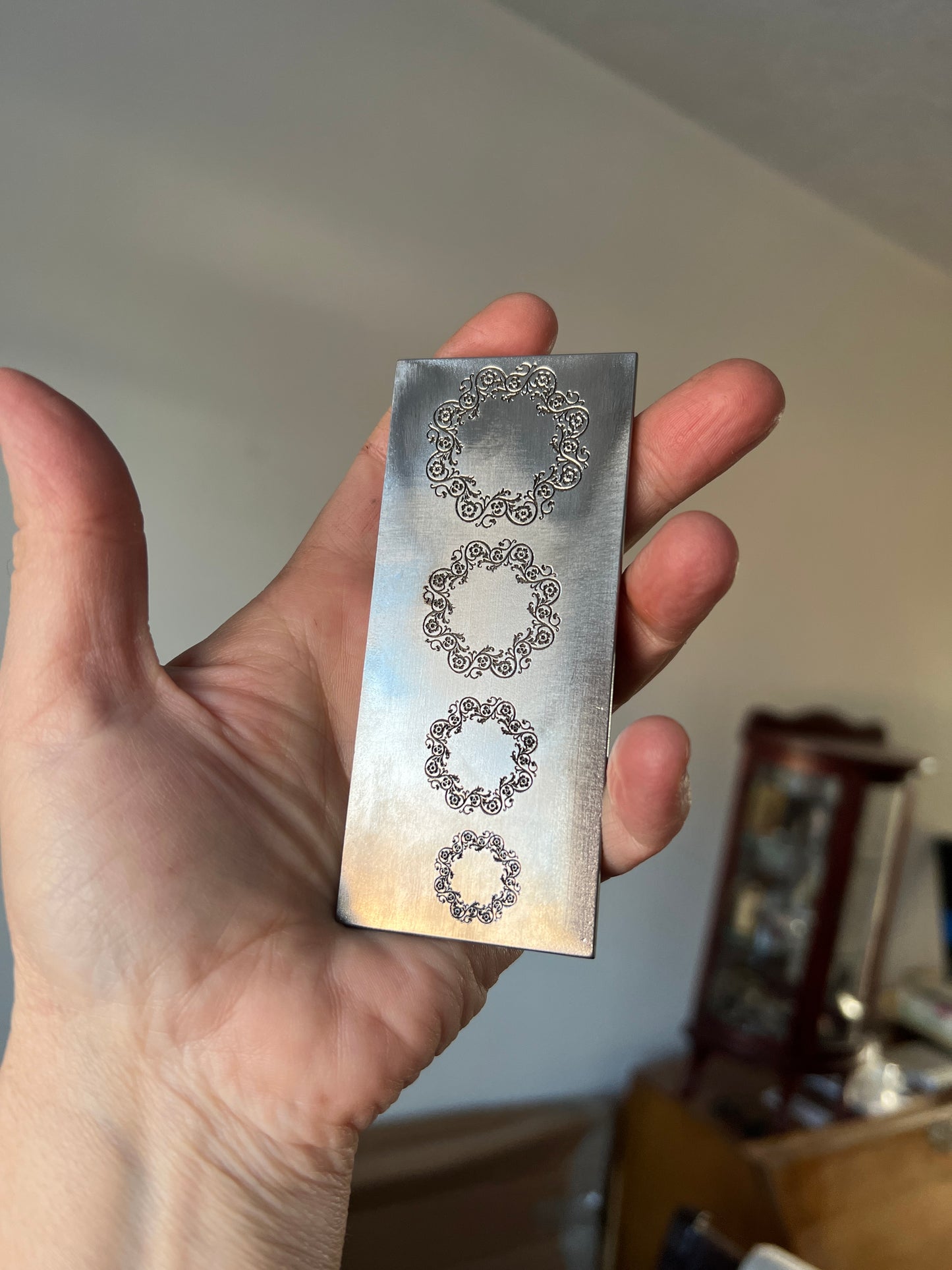 Ring of flowers plate