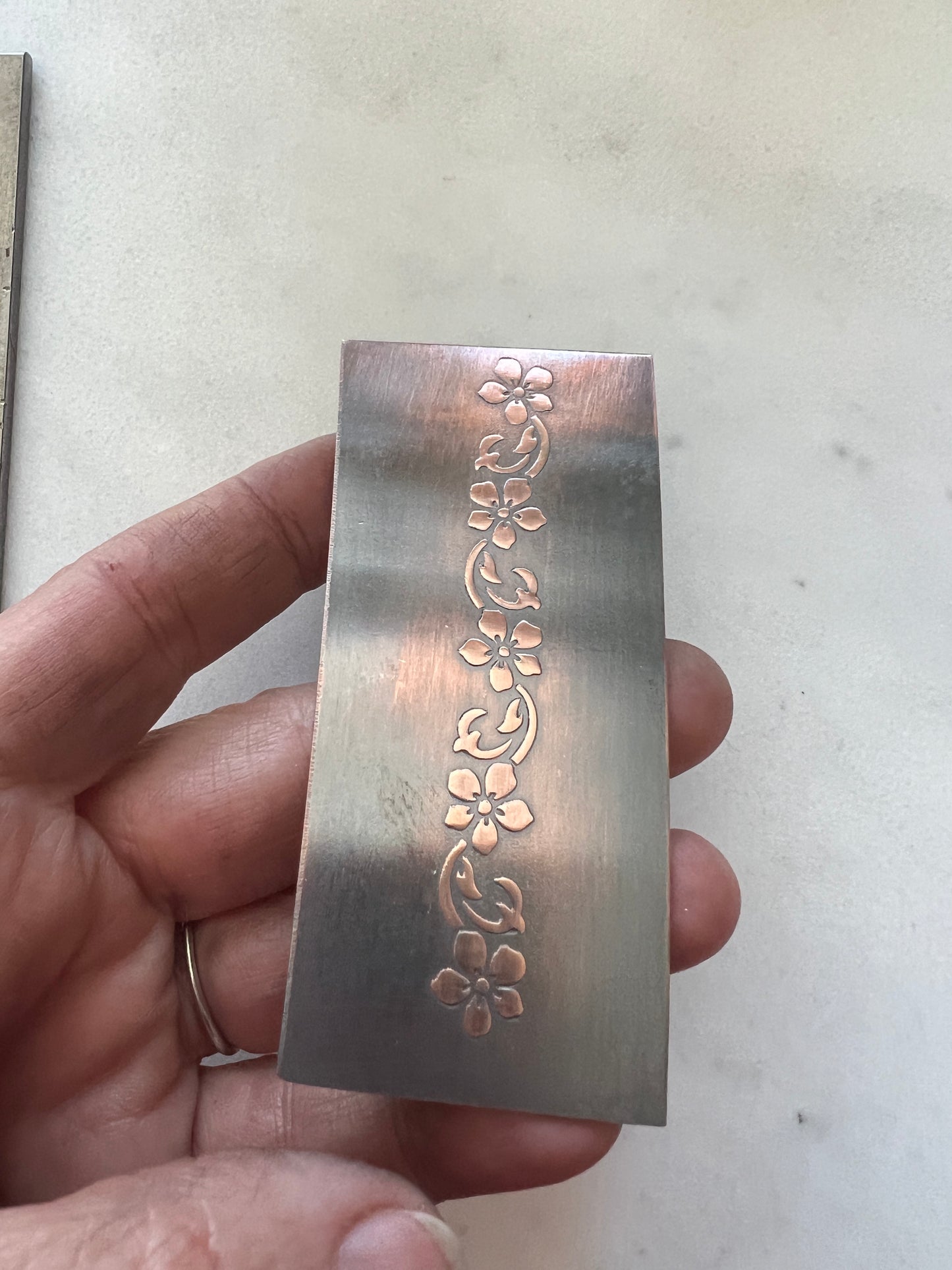 Floral ring band plate